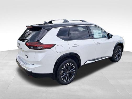 Everest White Pearl/Super Black 2026 Nissan Rogue Platinum