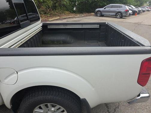 Glacier White 2019 Nissan Frontier SV