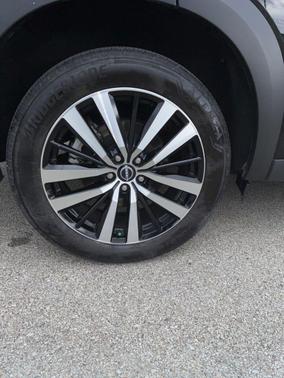 Super Black 2025 Nissan Pathfinder Platinum