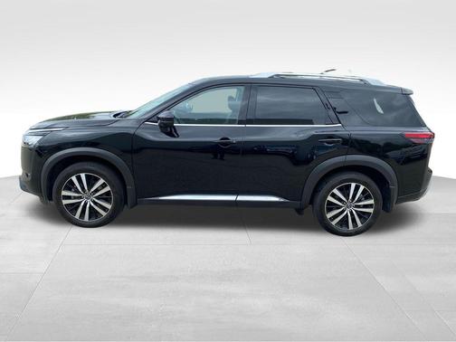 Super Black 2025 Nissan Pathfinder Platinum