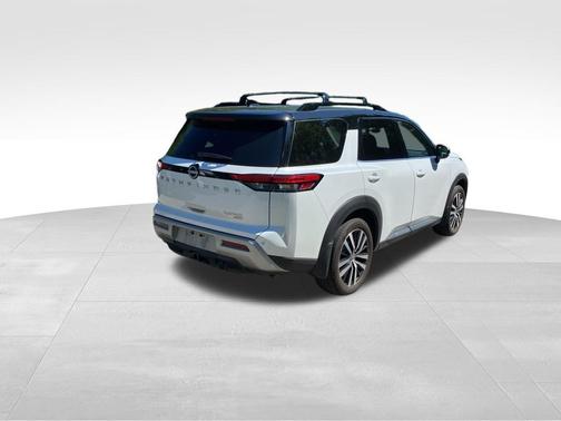White Pearl 2025 Nissan Pathfinder Platinum