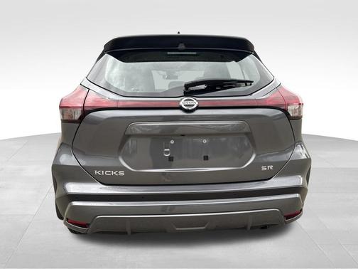 2021 Nissan Kicks SR