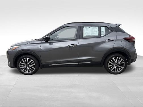2021 Nissan Kicks SR