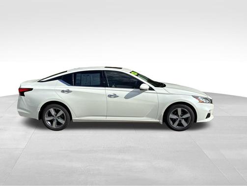 Pearl White Tricoat 2019 Nissan Altima 2.5 SL