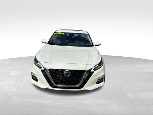 Pearl White Tricoat 2019 Nissan Altima 2.5 SL