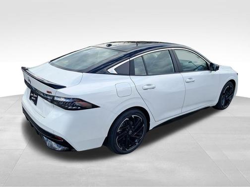 Aspen White/Super Black 2026 Nissan Sentra SR