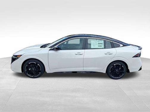 Aspen White/Super Black 2026 Nissan Sentra SR