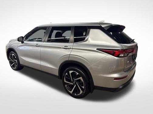 2022 Mitsubishi Outlander ES