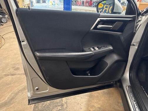 2022 Mitsubishi Outlander ES