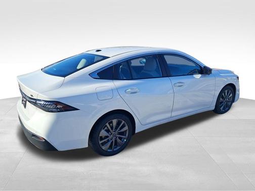 Aspen White Tricoat 2026 Nissan Sentra SL