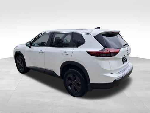 Everest White Pearl Tricoat 2026 Nissan Rogue SV