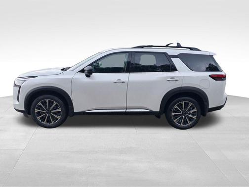 Everest White Pearl Tricoat 2026 Nissan Pathfinder Platinum