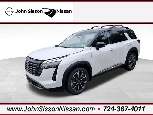 Everest White Pearl/Black 2026 Nissan Pathfinder Platinum