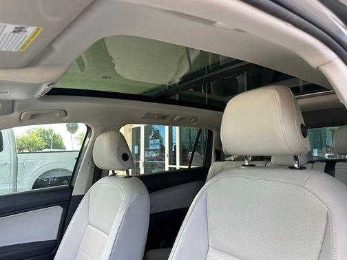 Platinum Gray Metallic 2018 Volkswagen Tiguan 2.0T SE
