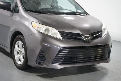 2020 Toyota Sienna SE