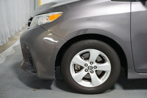 2020 Toyota Sienna SE