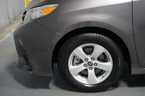 2020 Toyota Sienna SE