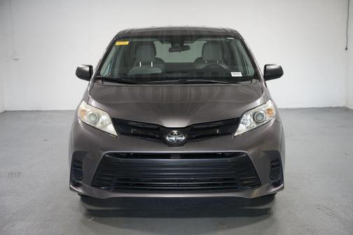 2020 Toyota Sienna SE