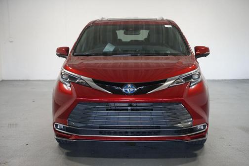 2025 Toyota Sienna Platinum