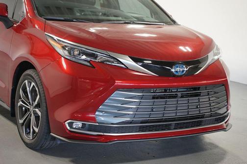 2025 Toyota Sienna Platinum