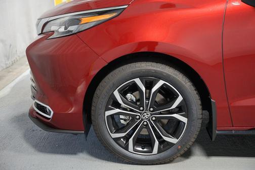 2025 Toyota Sienna Platinum