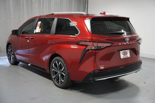 2025 Toyota Sienna Platinum