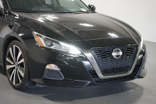 2020 Nissan Altima SR FWD