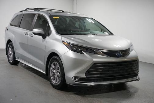 2024 Toyota Sienna XLE