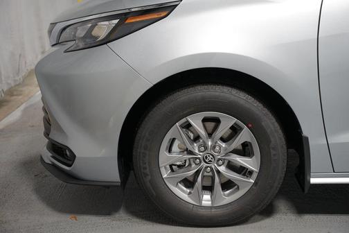 2025 Toyota Sienna XLE