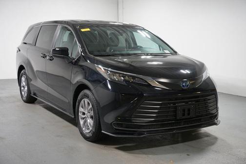 2024 Toyota Sienna LE