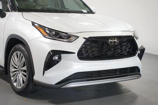 2022 Toyota Highlander Platinum