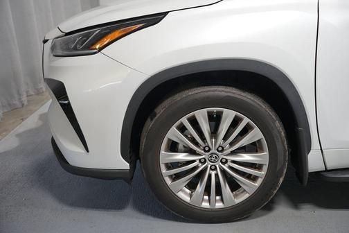 2022 Toyota Highlander Platinum