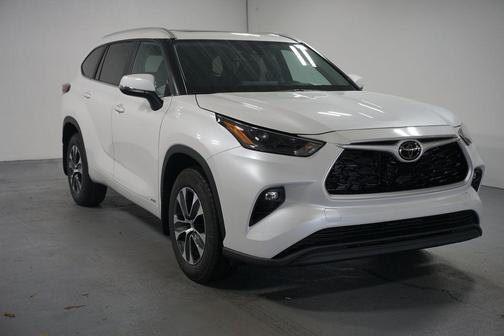 2025 Toyota Highlander Hybrid XLE