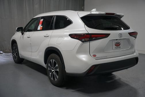 2025 Toyota Highlander Hybrid XLE