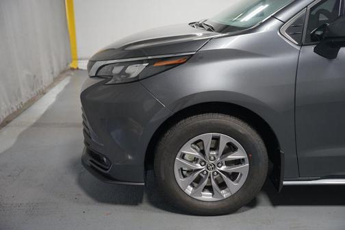 2025 Toyota Sienna XLE 8 Passenger