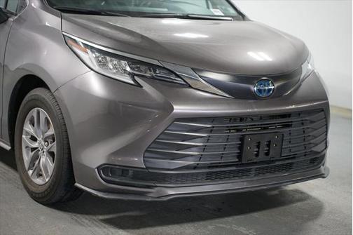 2023 Toyota Sienna LE