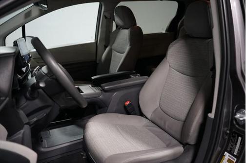 2023 Toyota Sienna LE
