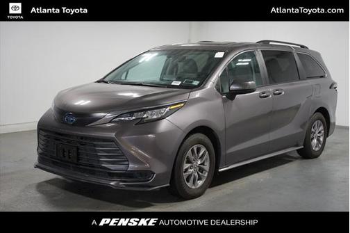 2023 Toyota Sienna LE