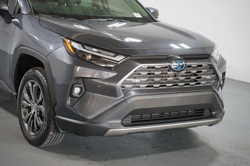 2024 Toyota RAV4 Hybrid SE