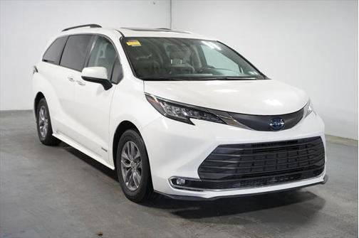 2021 Toyota Sienna XLE 7 Passenger