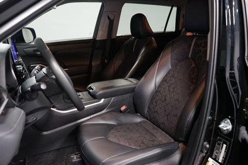 2024 Toyota Highlander Hybrid XLE