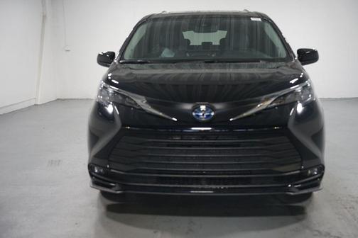 2025 Toyota Sienna XLE 7 Passenger