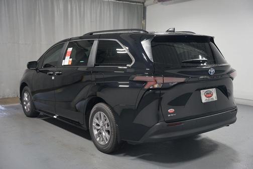 2025 Toyota Sienna XLE 7 Passenger