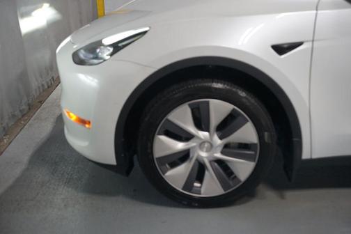 2024 Tesla Model Y Long Range Dual Motor All-Wheel Drive