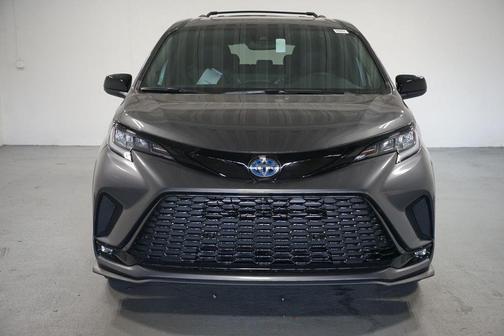 2025 Toyota Sienna XSE 7 Passenger