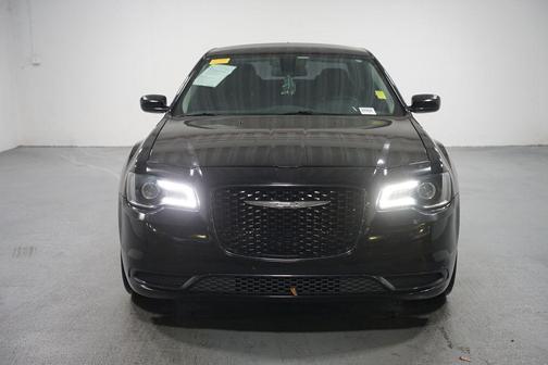 2018 Chrysler 300 Touring