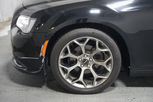 2018 Chrysler 300 Touring