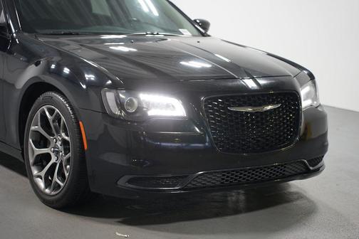 2018 Chrysler 300 Touring