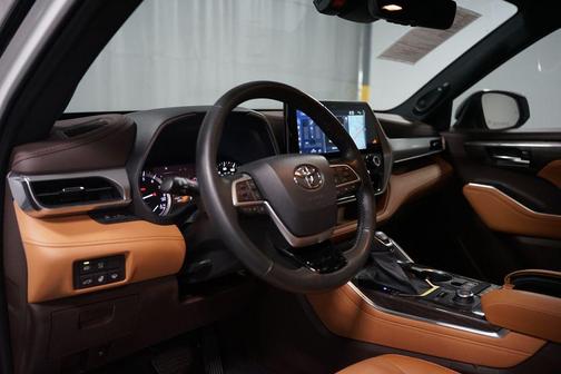 2022 Toyota Highlander Platinum