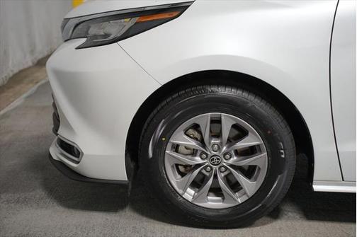 2022 Toyota Sienna XLE 8 Passenger